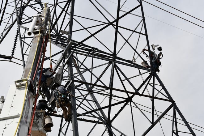 AI-enabled cameras mounted on SRP electricity-transmission towers can scan up to 10 miles for wildfire smoke.